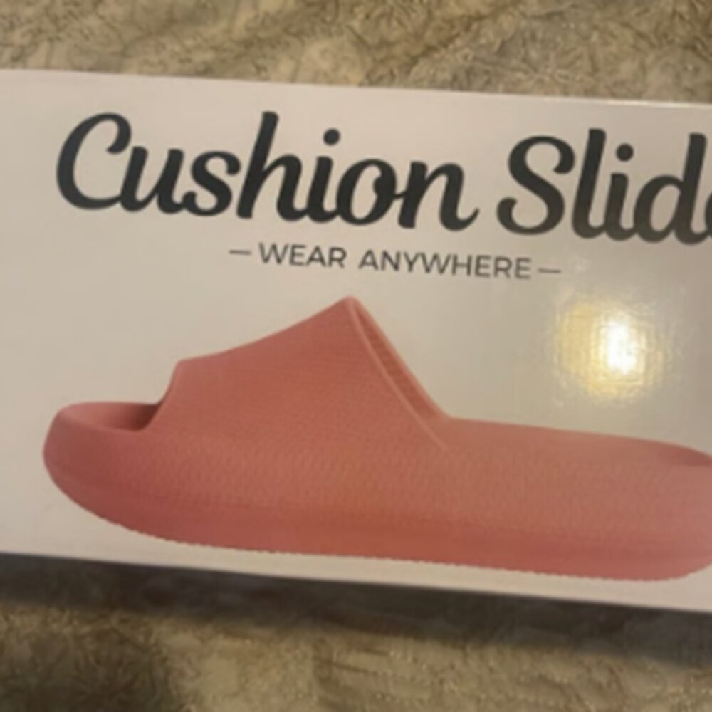 NWB 32 degree slide size 8.5 women’s - A329